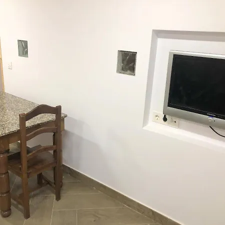 Апартаменты Studio In Luarca With Wonderful Mountain View And Enclosed Garden 700 M From The Beach *